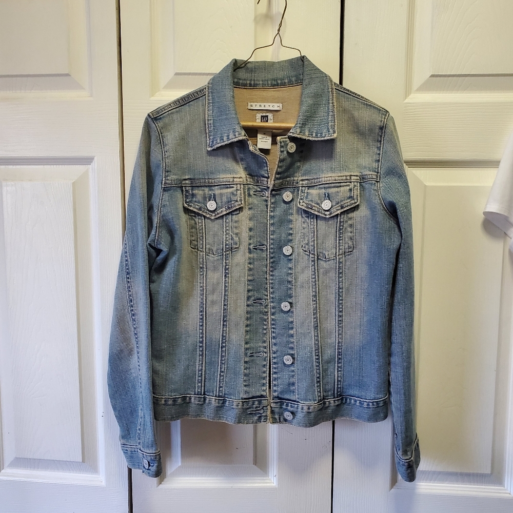 Gap Denim Jacket Euc!! Size Medium - image 1